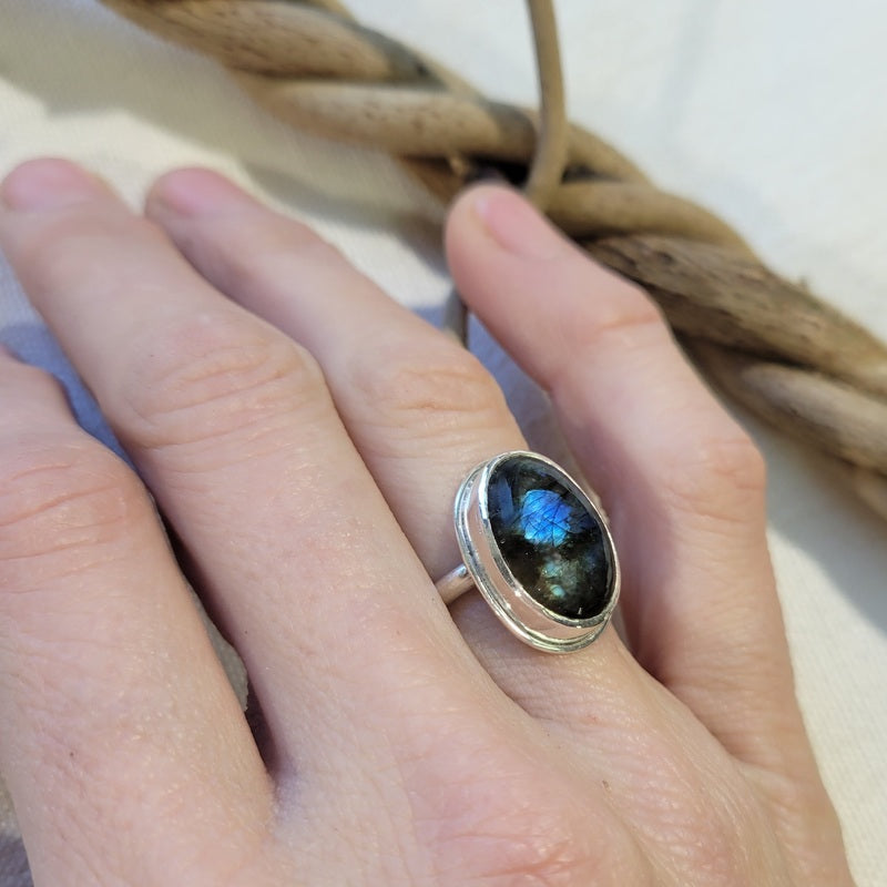 Ari - Argent & Labradorite