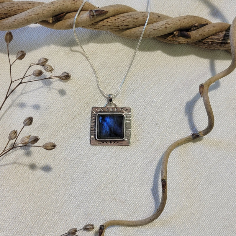 Arya - Argent & Labradorite